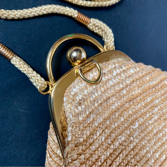 v i n t a g e :: La Regale Woven Wicker Purse Crossbody - Picture 6 of 12